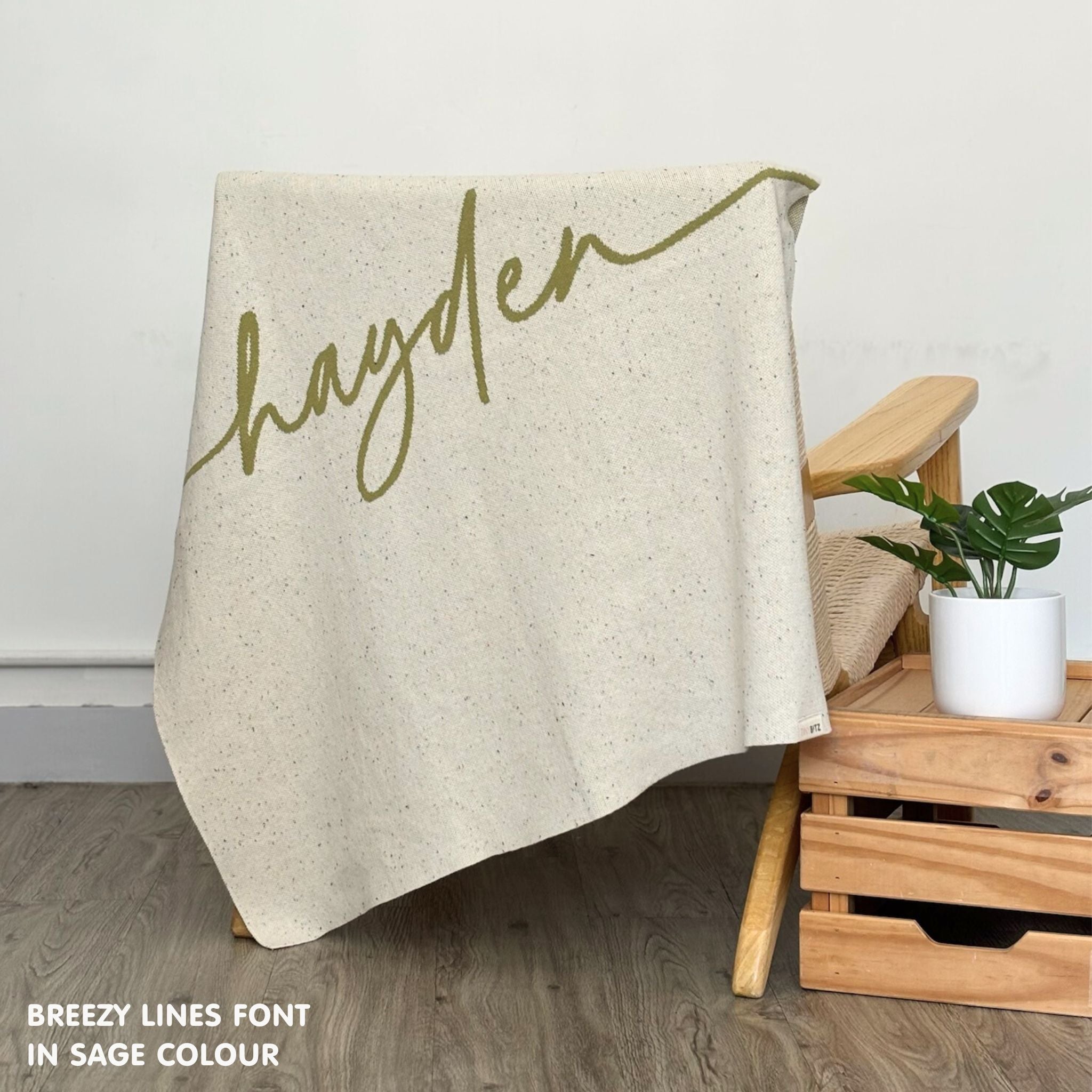 TinyBitz custom knitted blanket with baby's name on cream background with a confetti pattern, best gift to welcome a newborn baby.