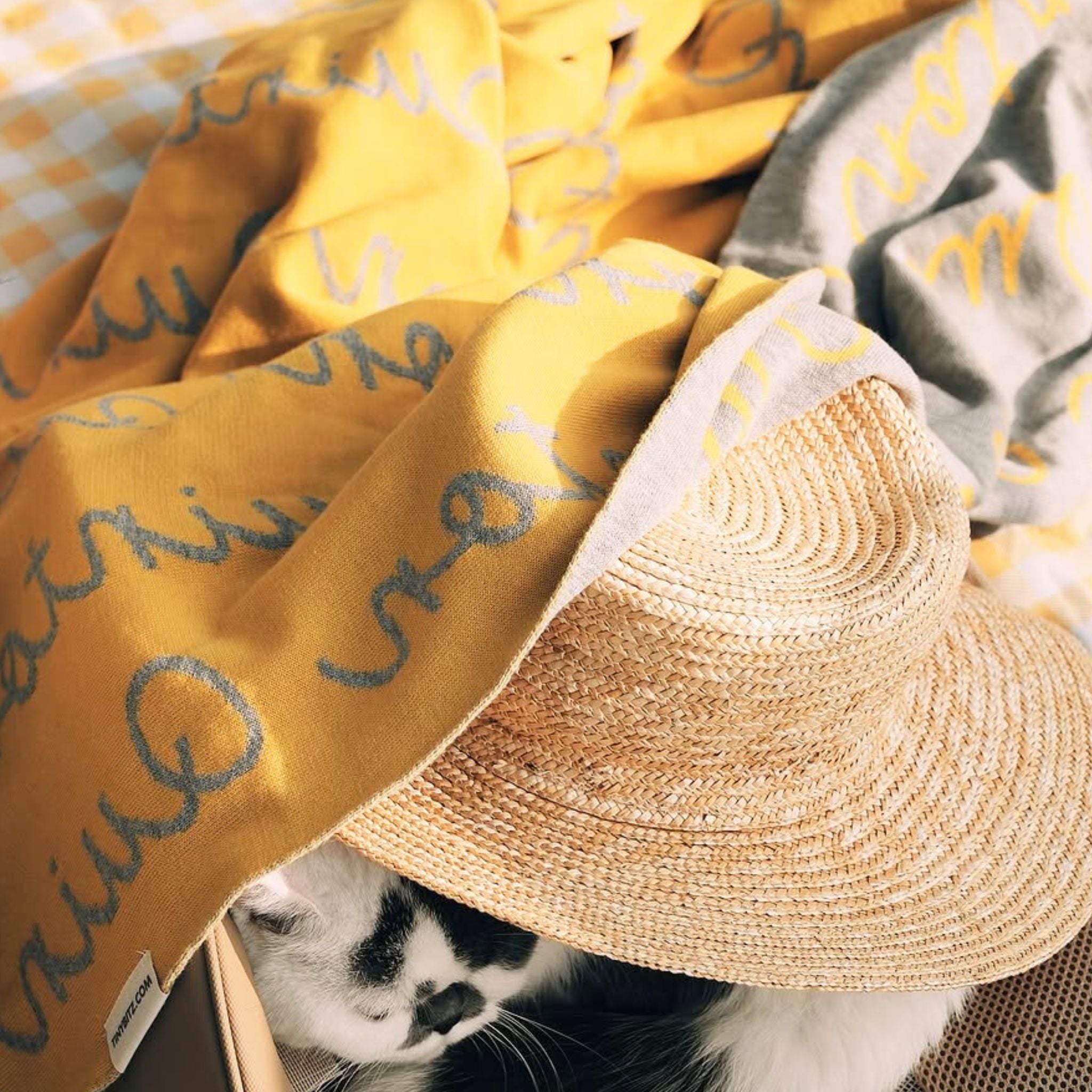 TinyBitz knitted cotton blanket in mustard and xxx, personalized with your name, perfect for picnics!