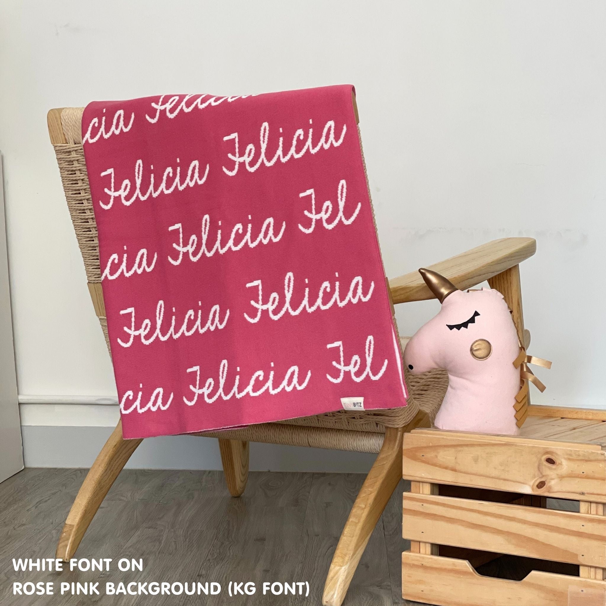 TinyBitz knitted cotton blanket in rose pink and white, personalised with your own name!