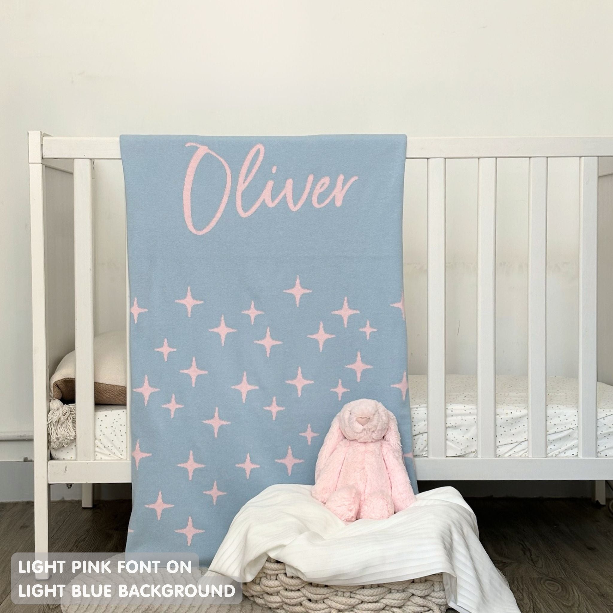 TinyBitz personalized baby name blanket, knitted in light blue and light pink with a twinkles pattern, perfect baby shower gift!