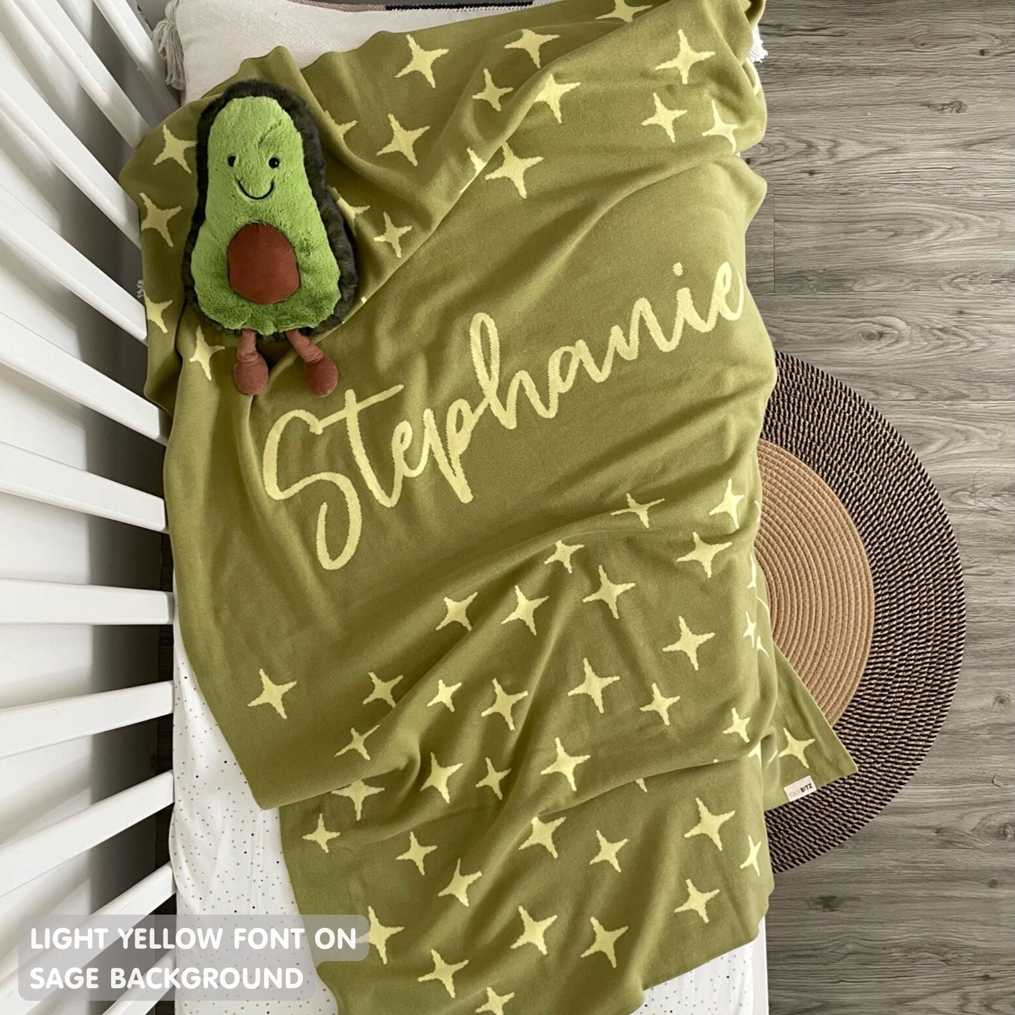 TinyBitz custom knitted blanket with baby's name on sage background with a twinkles pattern, best gift to welcome a newborn baby.
