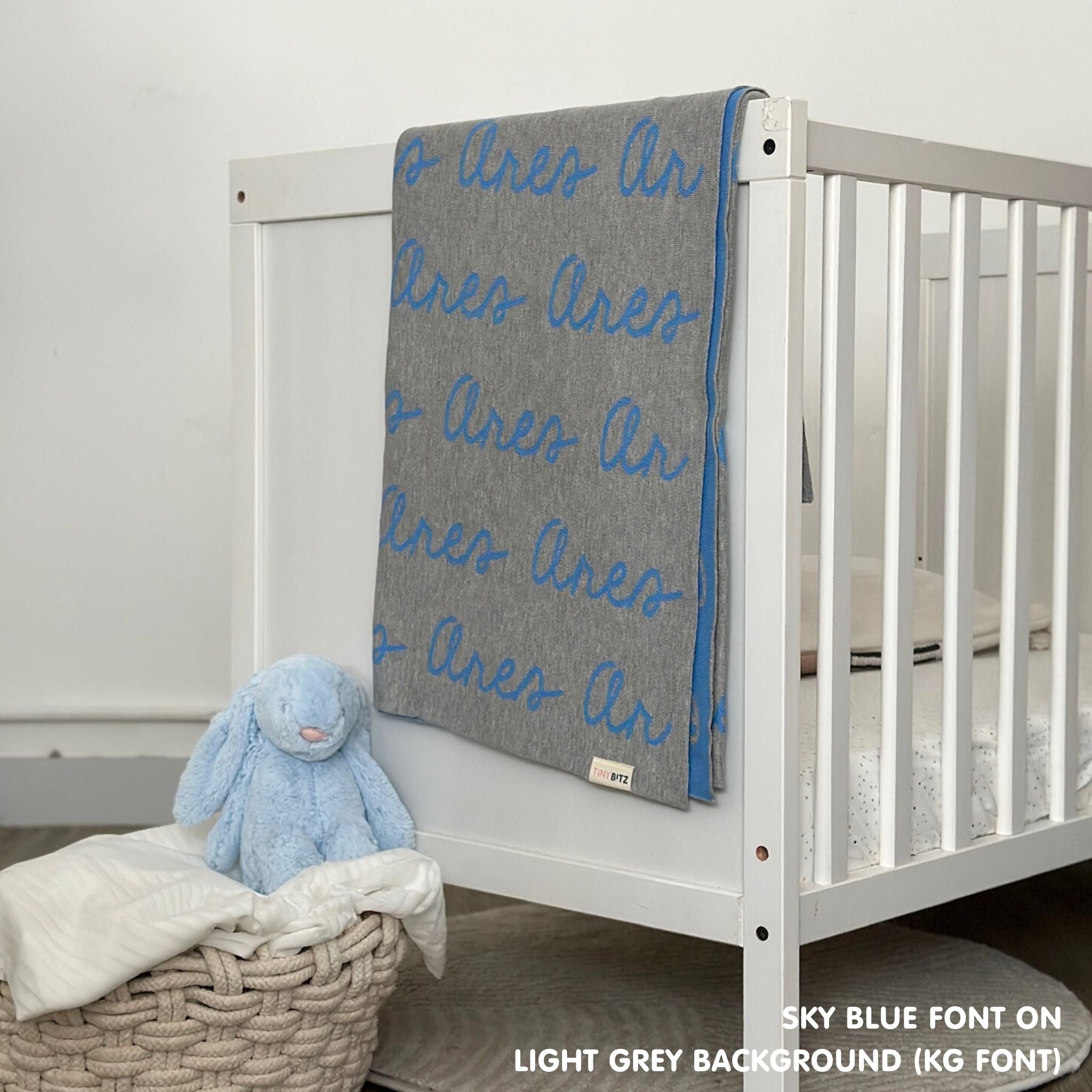 TinyBitz personalized boys knitted name blanket in light grey, perfect gift for birthdays and special occasions!