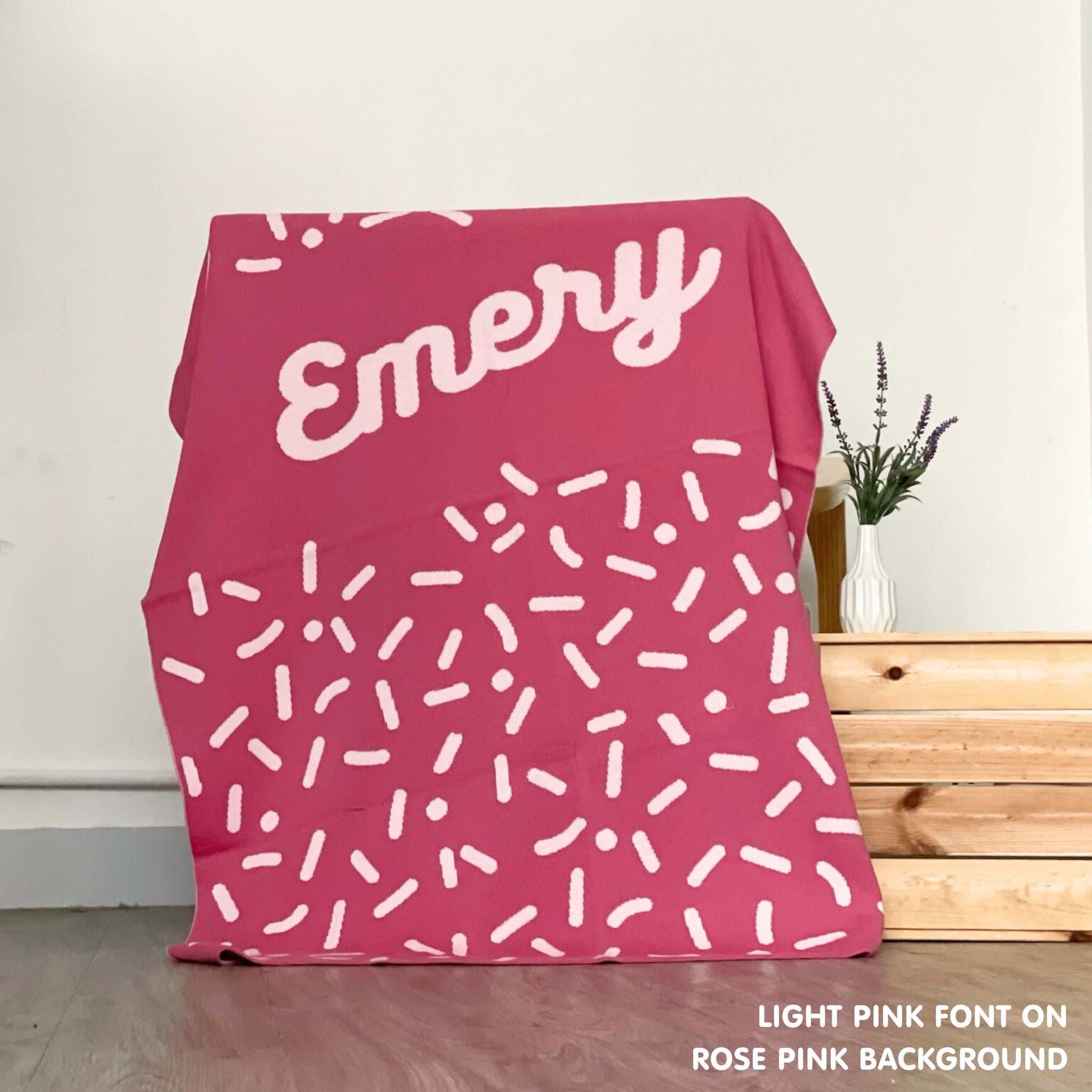 TinyBitz personalized baby name blanket, knitted in rose pink and light pink with a confetti pattern, perfect baby shower gift!