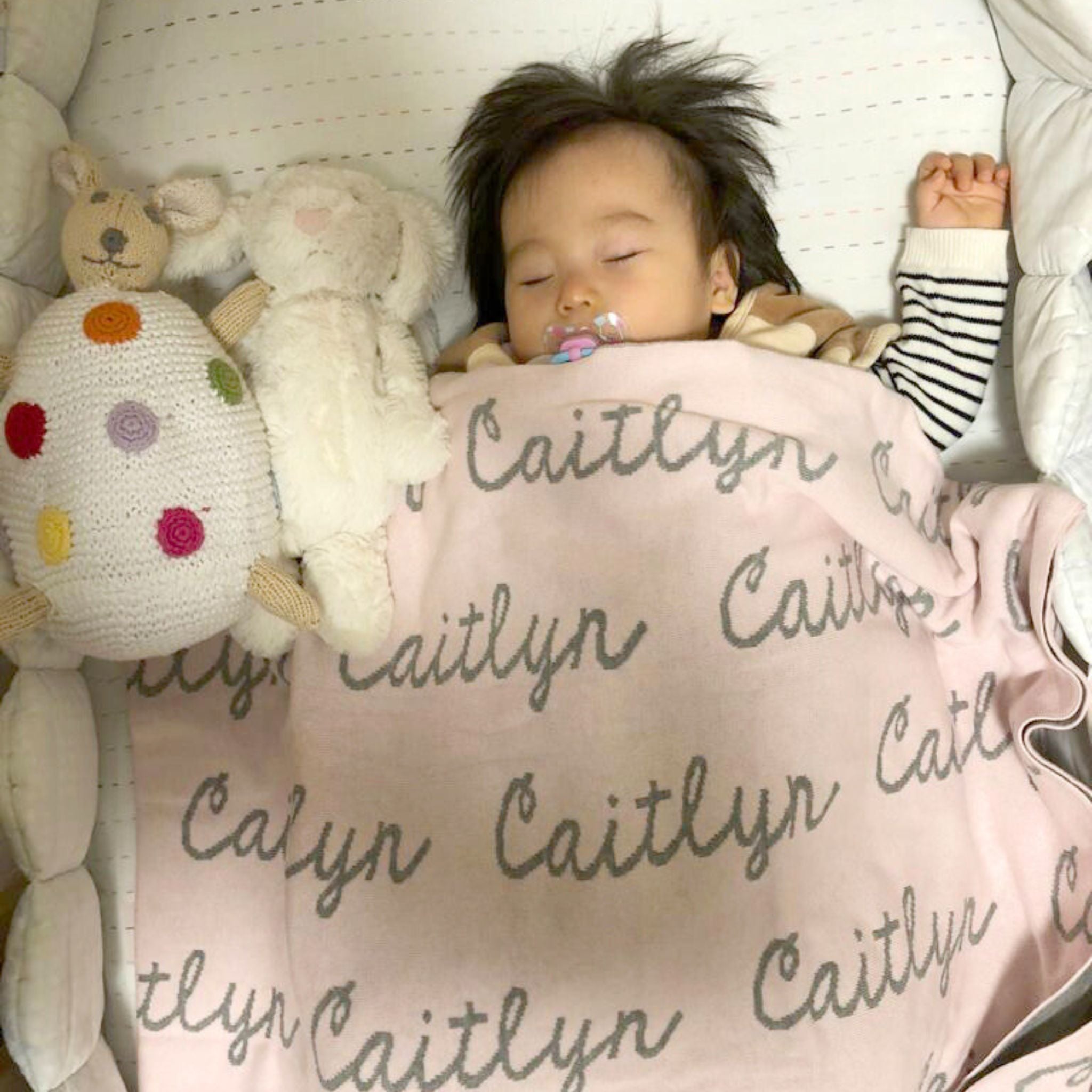 TinyBitz knitted name blanket in light pink and light grey can be used to decorate your baby's room!