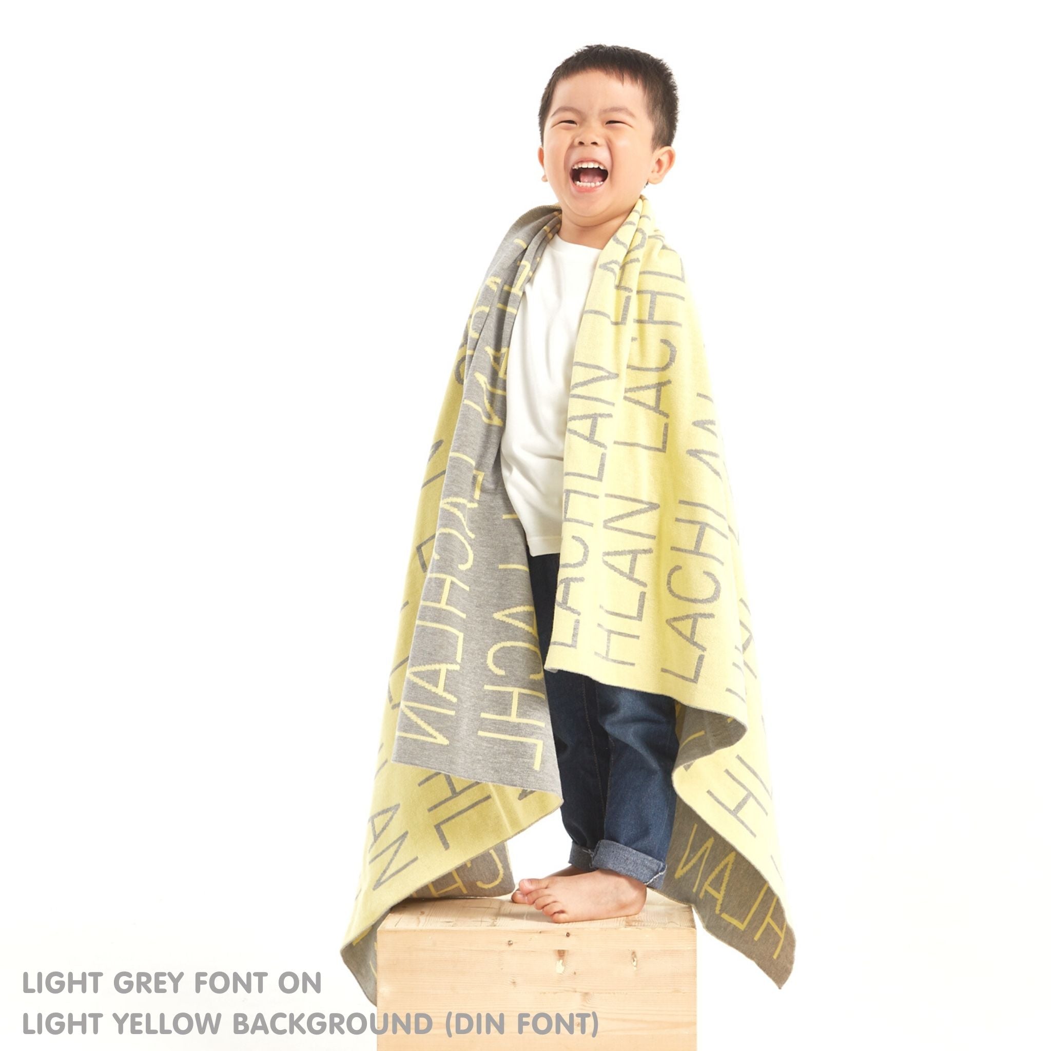 TinyBitz Personalized name blanket in light yellow and light grey, perfect gift for newborn babies.