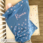 Cotton baby blanket with baby's name knitted in sky blue and light pink with a twinkles pattern, made by TinyBitz.