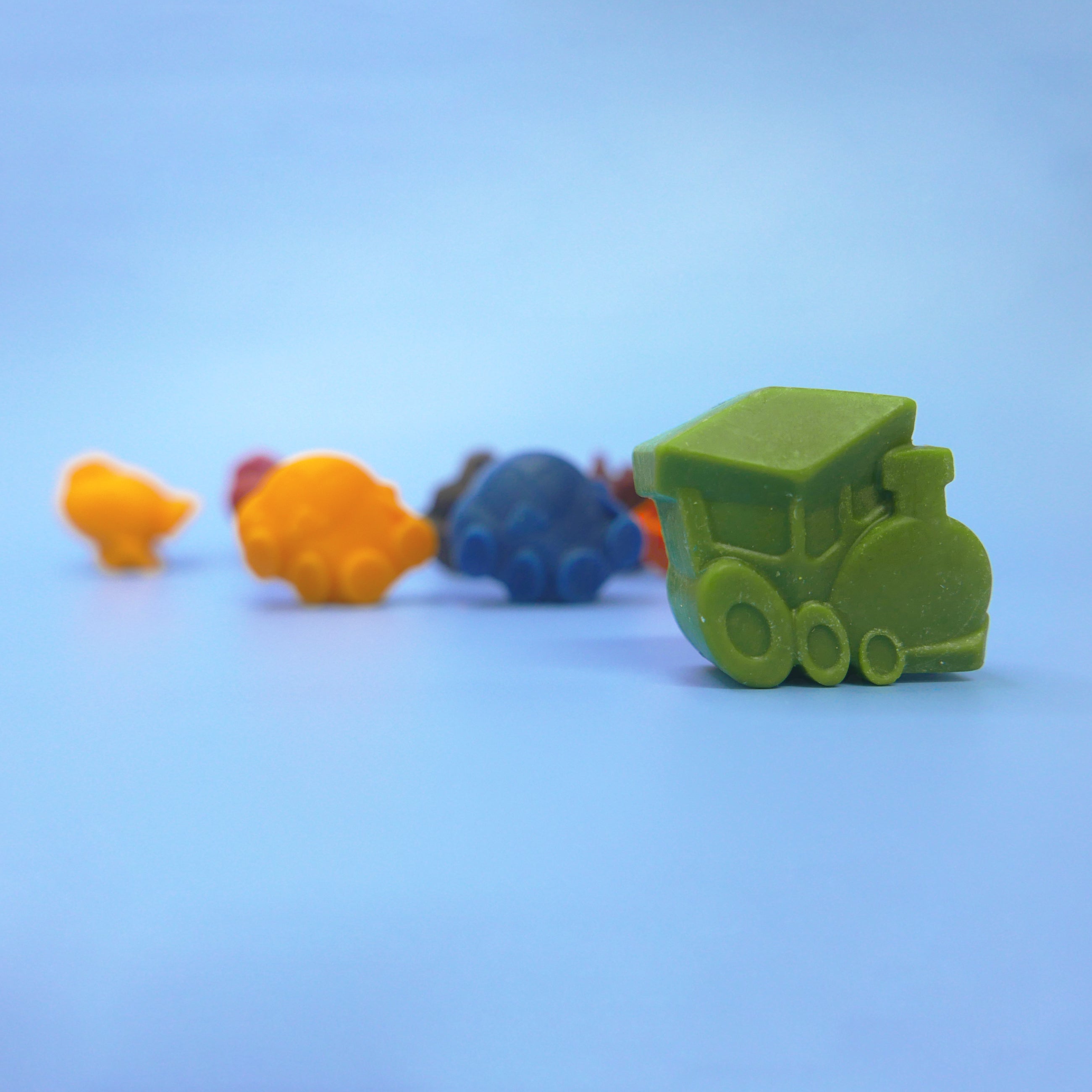MiniFab: Transport Vehicles Crayons
